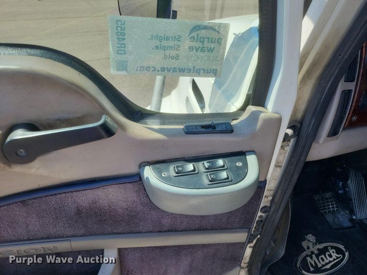 image for item DR4855 2006 Mack CXN613 semi truck