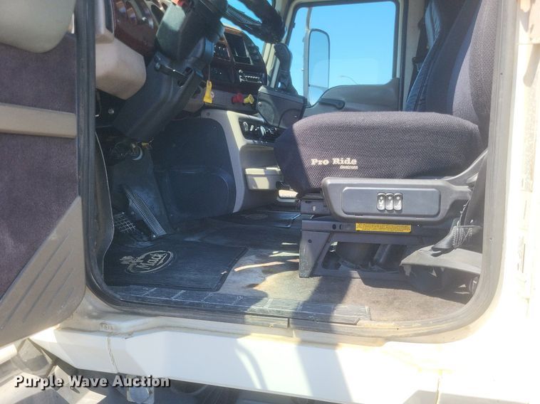 image for item DR4855 2006 Mack CXN613 semi truck