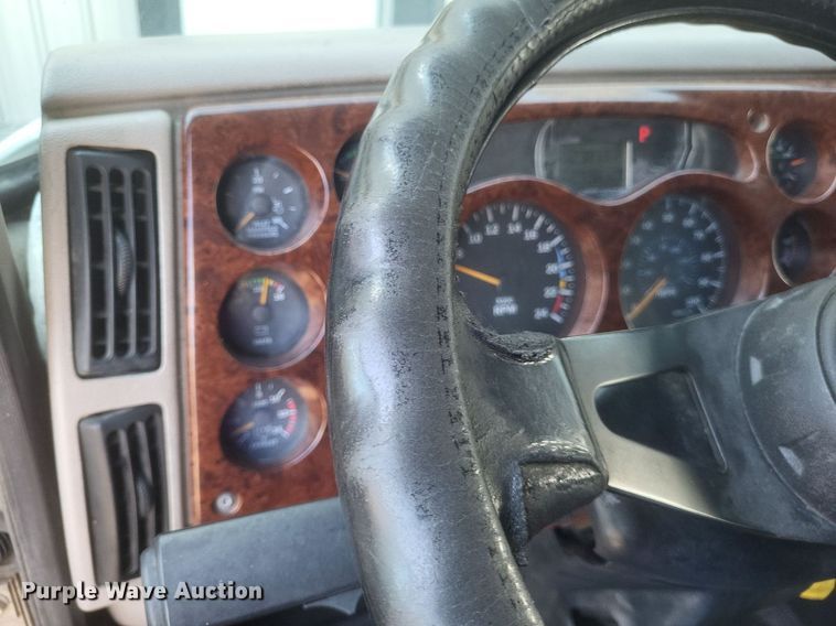 image for item DR4855 2006 Mack CXN613 semi truck