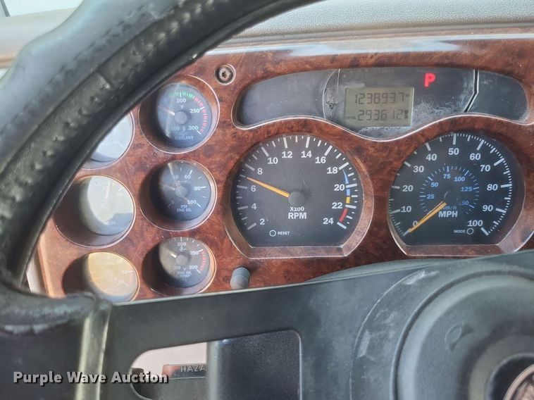 image for item DR4855 2006 Mack CXN613 semi truck