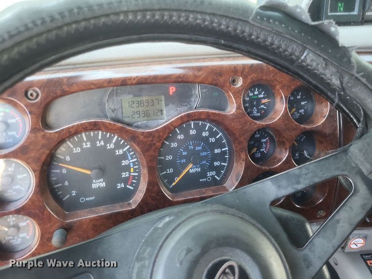 image for item DR4855 2006 Mack CXN613 semi truck