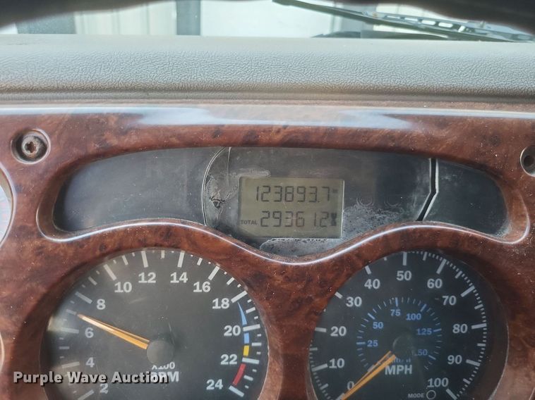 image for item DR4855 2006 Mack CXN613 semi truck