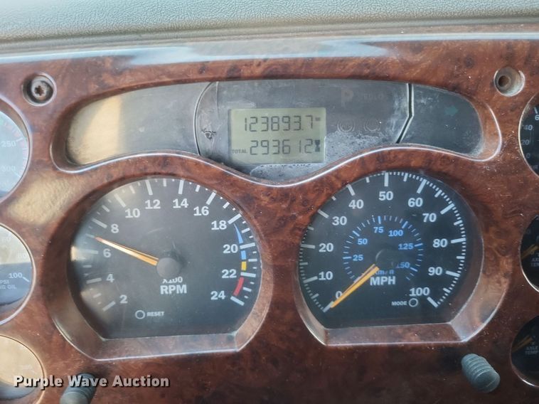 image for item DR4855 2006 Mack CXN613 semi truck