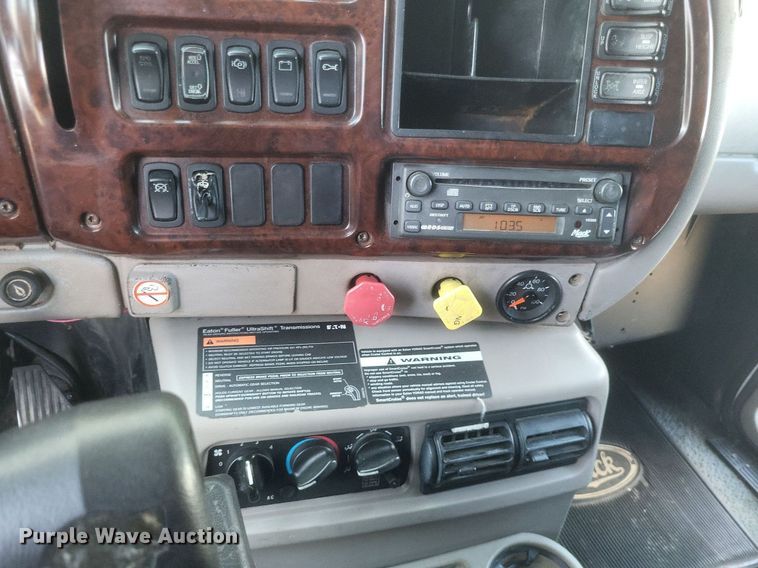 image for item DR4855 2006 Mack CXN613 semi truck