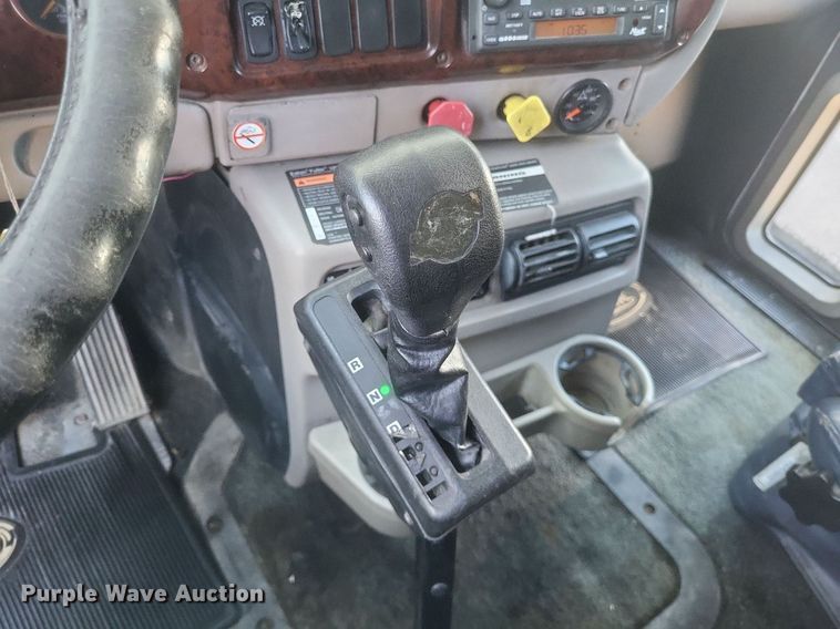 image for item DR4855 2006 Mack CXN613 semi truck