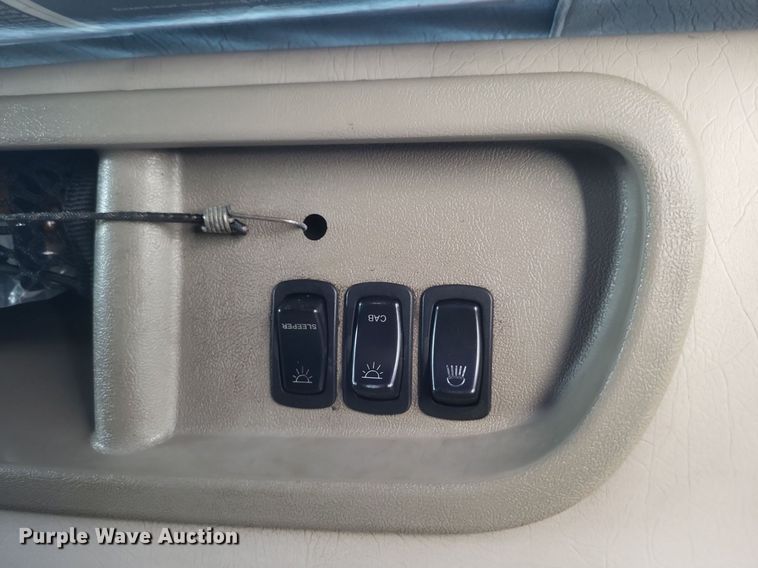 image for item DR4855 2006 Mack CXN613 semi truck