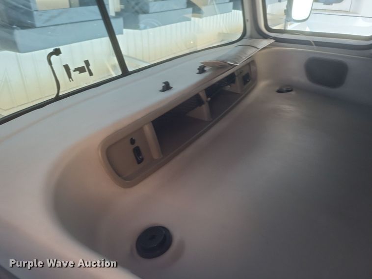 image for item DR4855 2006 Mack CXN613 semi truck