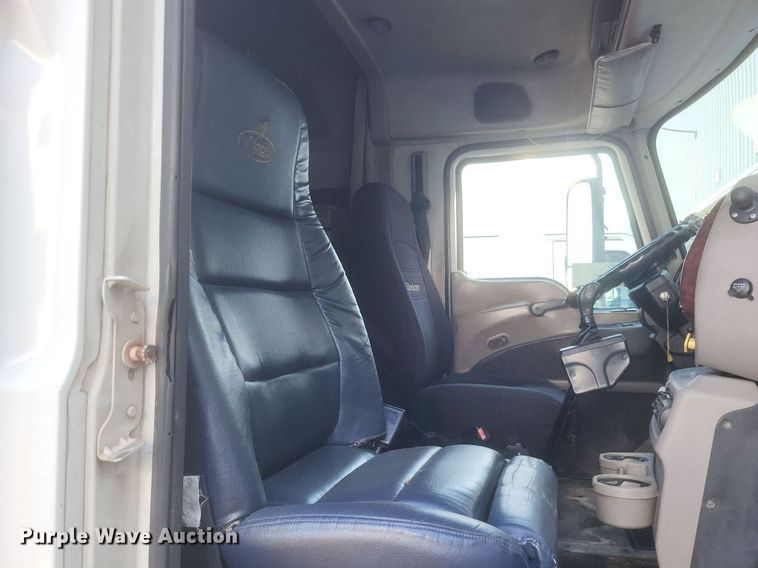 image for item DR4855 2006 Mack CXN613 semi truck