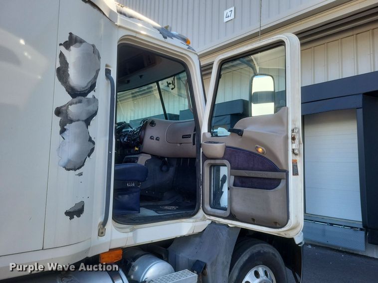 image for item DR4855 2006 Mack CXN613 semi truck