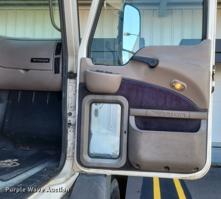 image for item DR4855 2006 Mack CXN613 semi truck