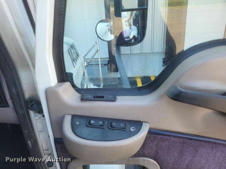 image for item DR4855 2006 Mack CXN613 semi truck