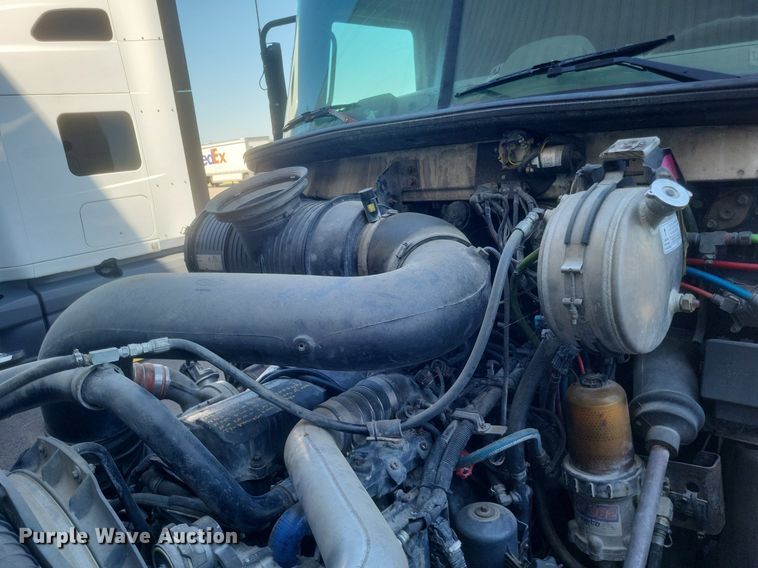 image for item DR4855 2006 Mack CXN613 semi truck