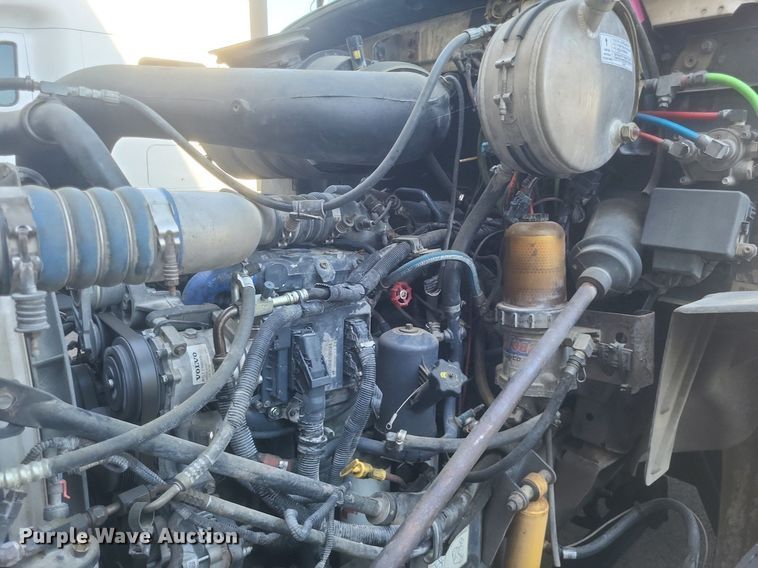 image for item DR4855 2006 Mack CXN613 semi truck