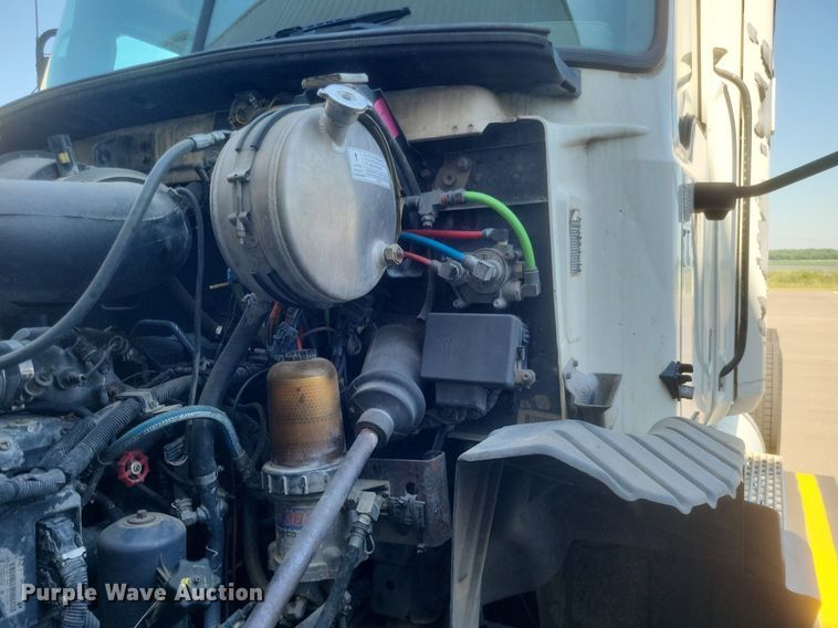 image for item DR4855 2006 Mack CXN613 semi truck