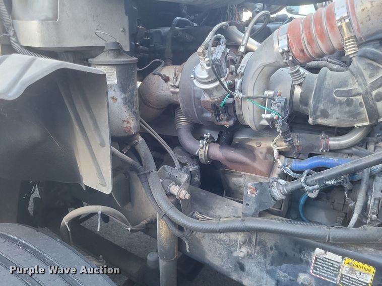 image for item DR4855 2006 Mack CXN613 semi truck