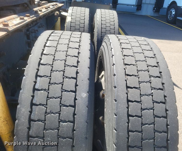 image for item DR4855 2006 Mack CXN613 semi truck