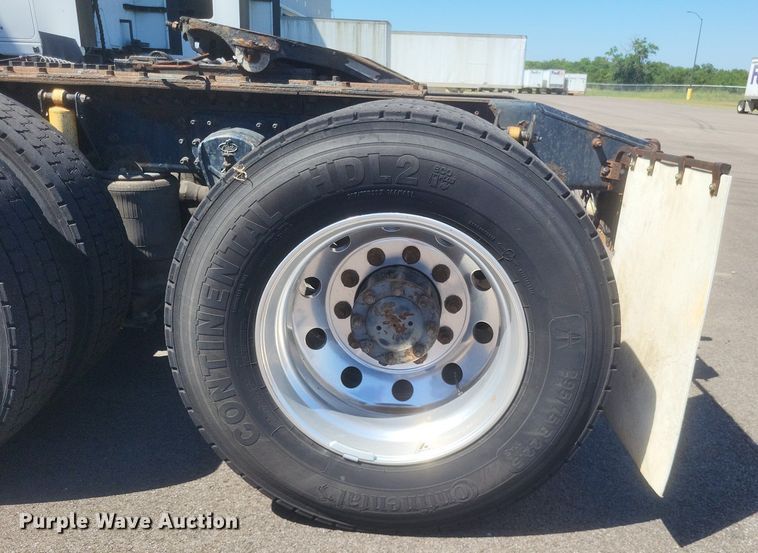 image for item DR4855 2006 Mack CXN613 semi truck