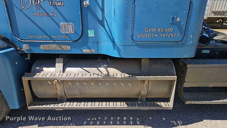 image for item DR8681 1995 Freightliner  FLD semi truck