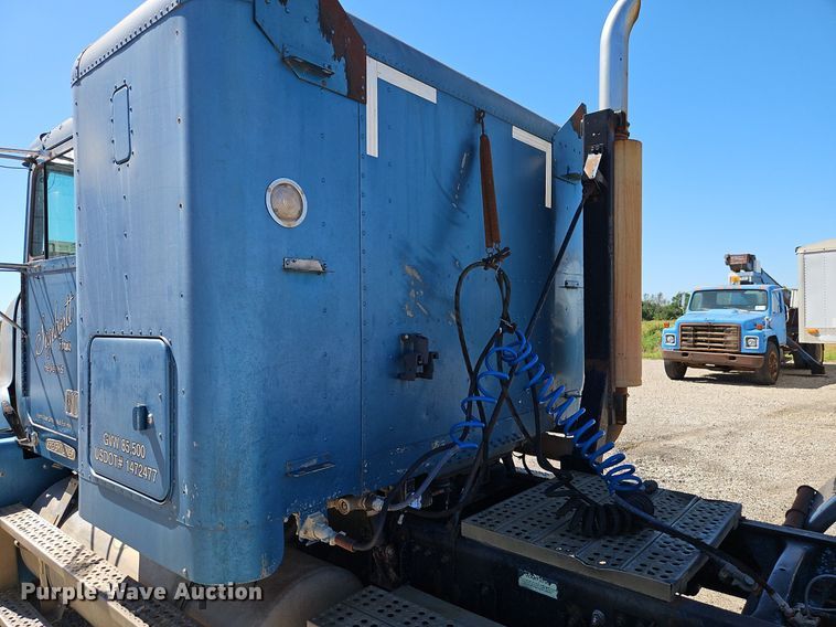 image for item DR8681 1995 Freightliner  FLD semi truck