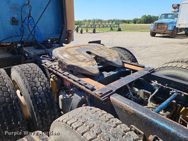 image for item DR8681 1995 Freightliner  FLD semi truck