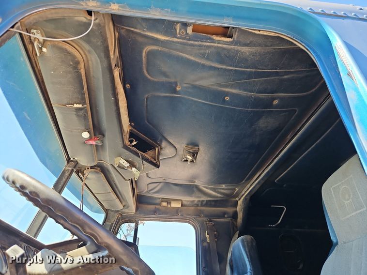 image for item DR8681 1995 Freightliner  FLD semi truck