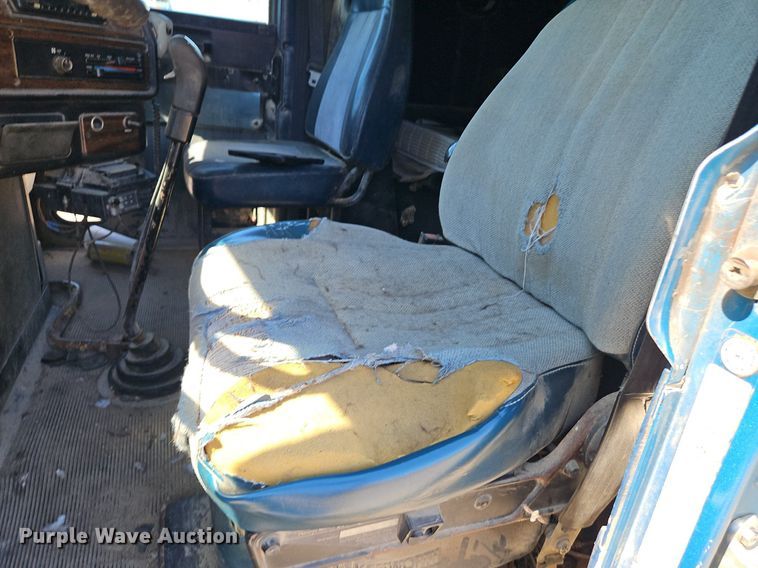 image for item DR8681 1995 Freightliner  FLD semi truck