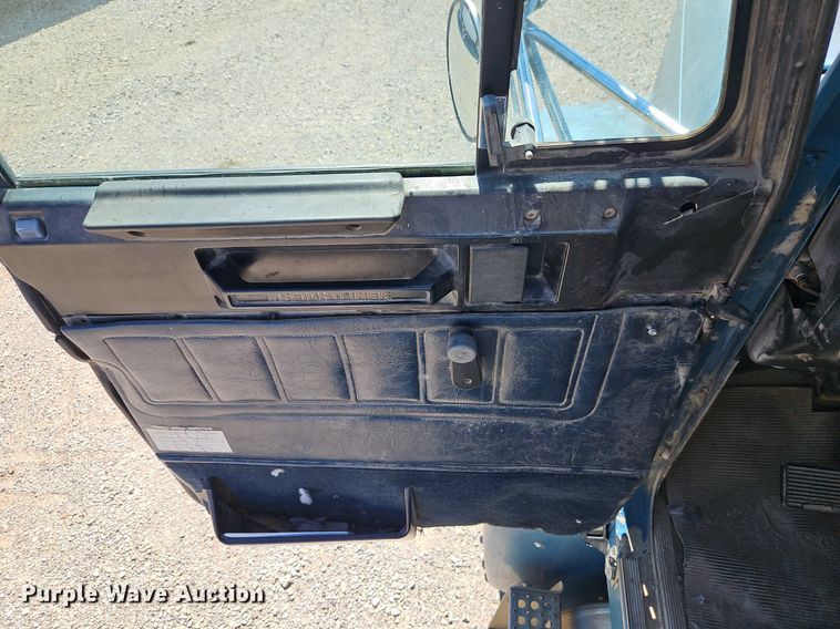 image for item DR8681 1995 Freightliner  FLD semi truck