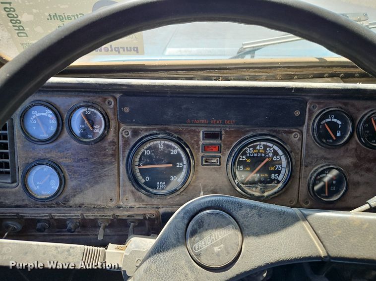 image for item DR8681 1995 Freightliner  FLD semi truck