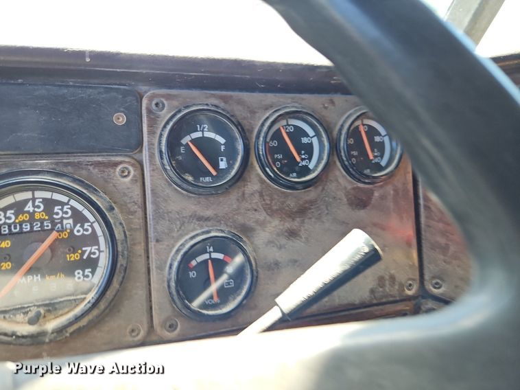 image for item DR8681 1995 Freightliner  FLD semi truck