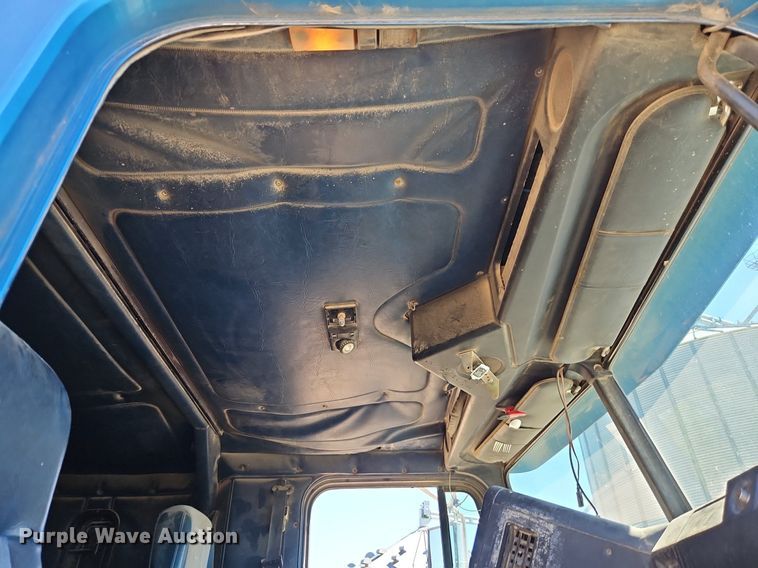 image for item DR8681 1995 Freightliner  FLD semi truck