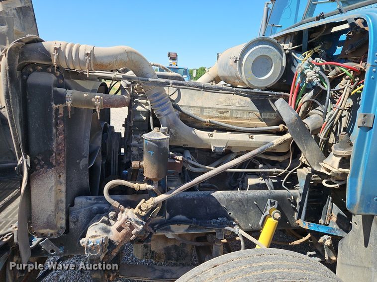 image for item DR8681 1995 Freightliner  FLD semi truck