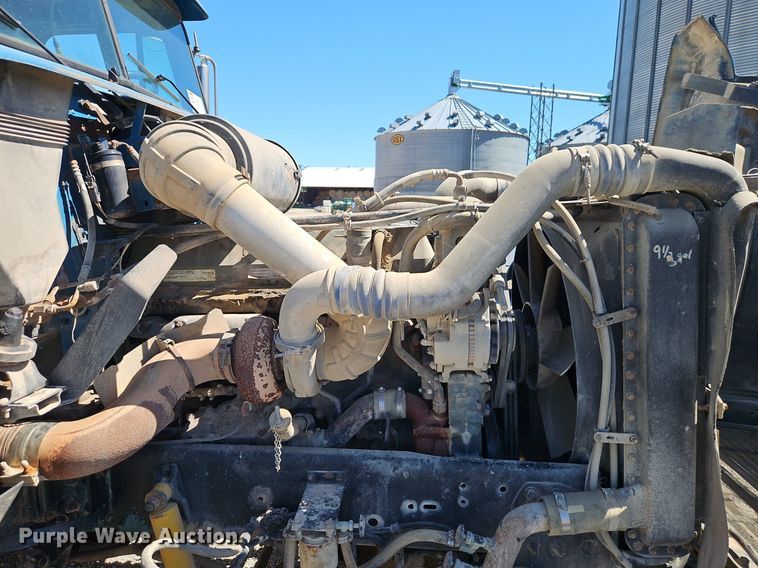 image for item DR8681 1995 Freightliner  FLD semi truck