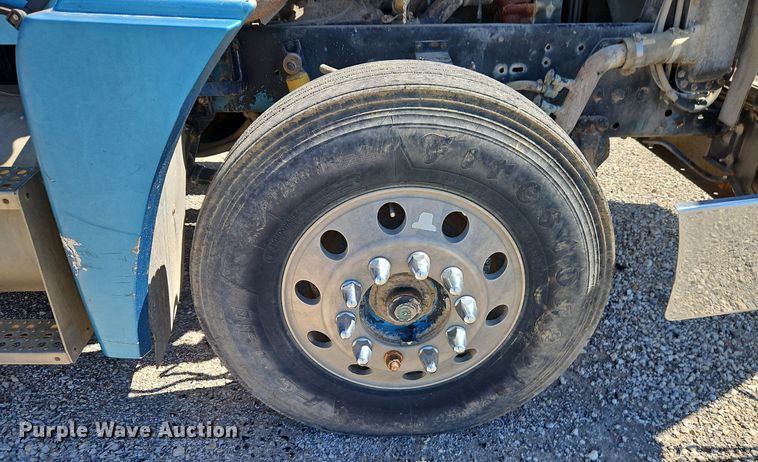 image for item DR8681 1995 Freightliner  FLD semi truck