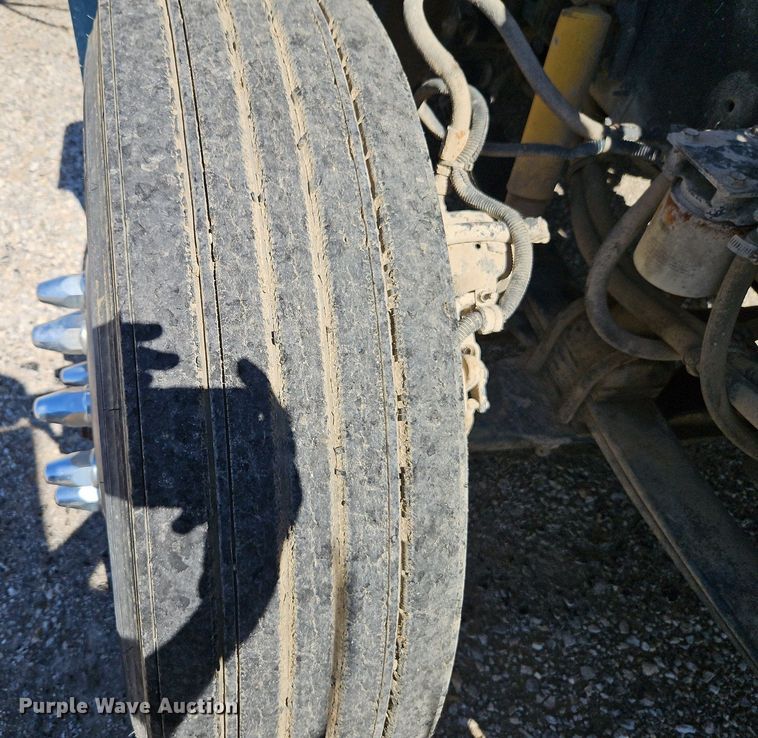 image for item DR8681 1995 Freightliner  FLD semi truck