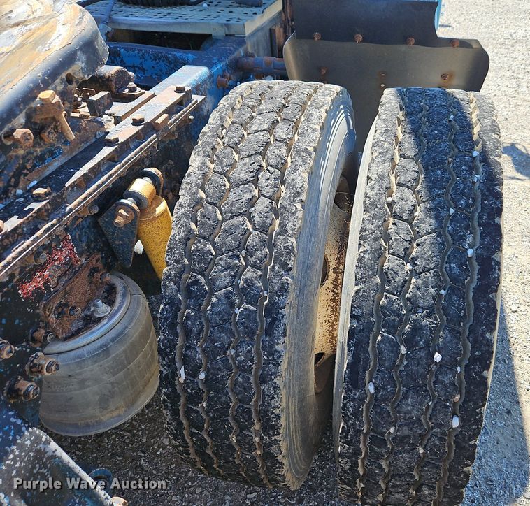 image for item DR8681 1995 Freightliner  FLD semi truck