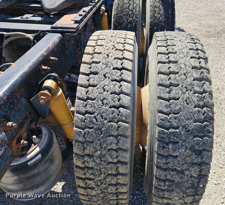 image for item DR8681 1995 Freightliner  FLD semi truck