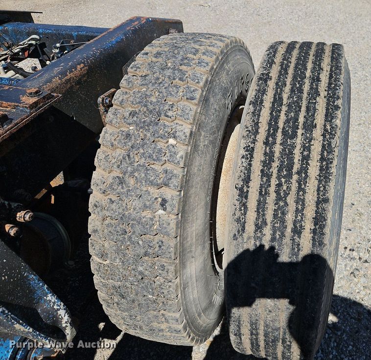 image for item DR8681 1995 Freightliner  FLD semi truck