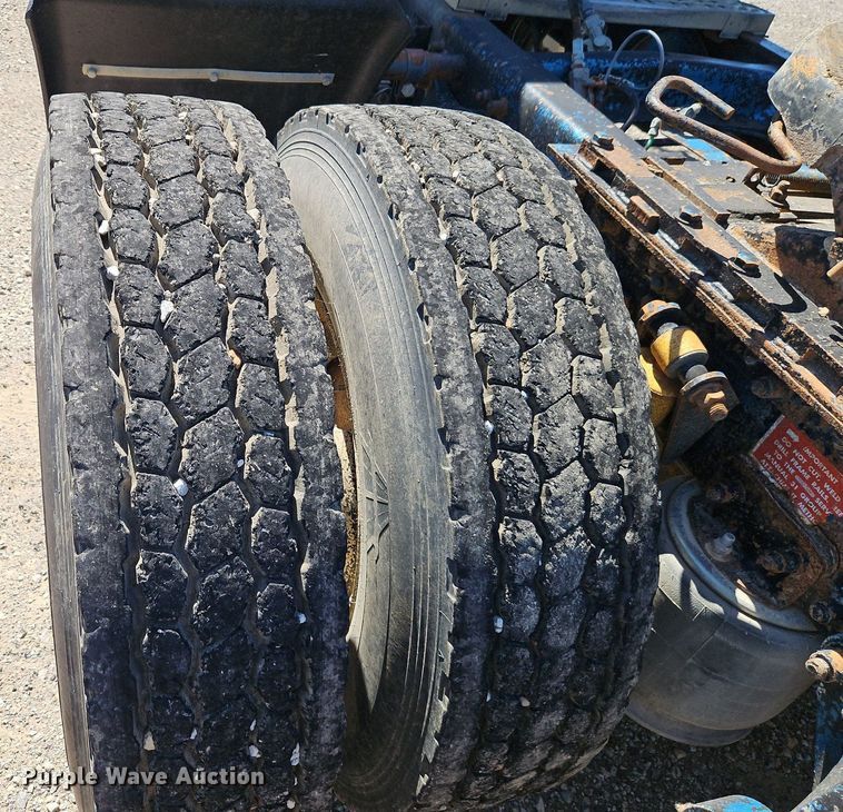 image for item DR8681 1995 Freightliner  FLD semi truck