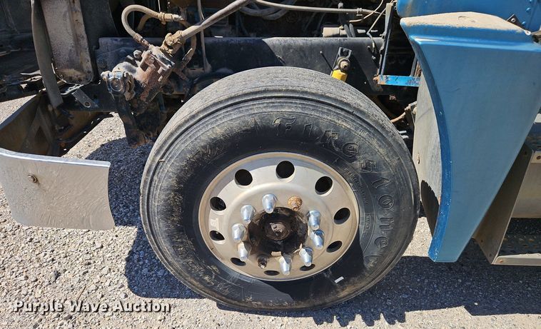 image for item DR8681 1995 Freightliner  FLD semi truck