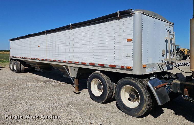 image for item DR8683 1996 Wilson DWH-400 grain trailer