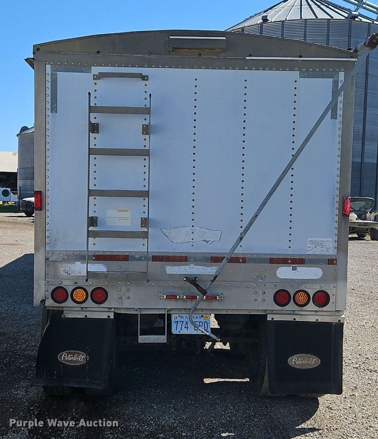 image for item DR8683 1996 Wilson DWH-400 grain trailer