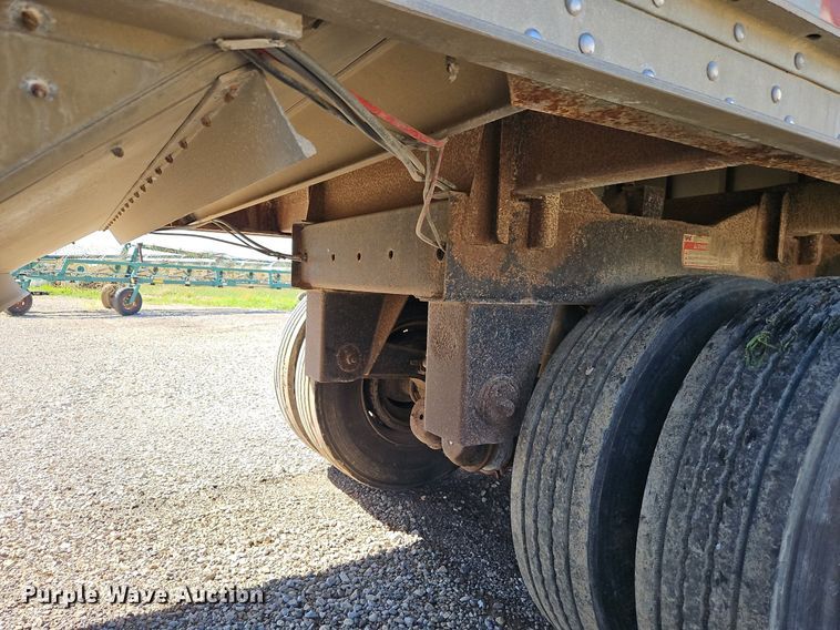 image for item DR8683 1996 Wilson DWH-400 grain trailer