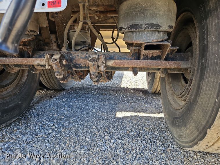 image for item DR8683 1996 Wilson DWH-400 grain trailer