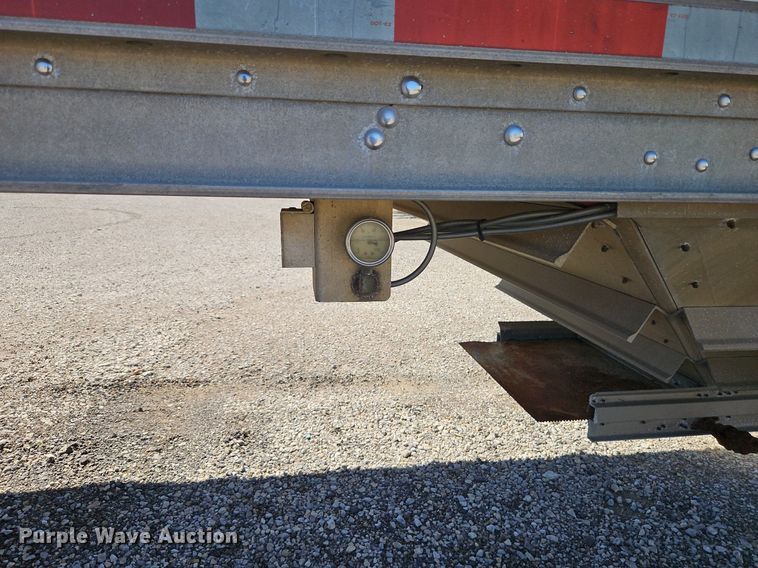 image for item DR8683 1996 Wilson DWH-400 grain trailer