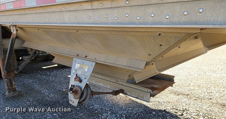 image for item DR8683 1996 Wilson DWH-400 grain trailer
