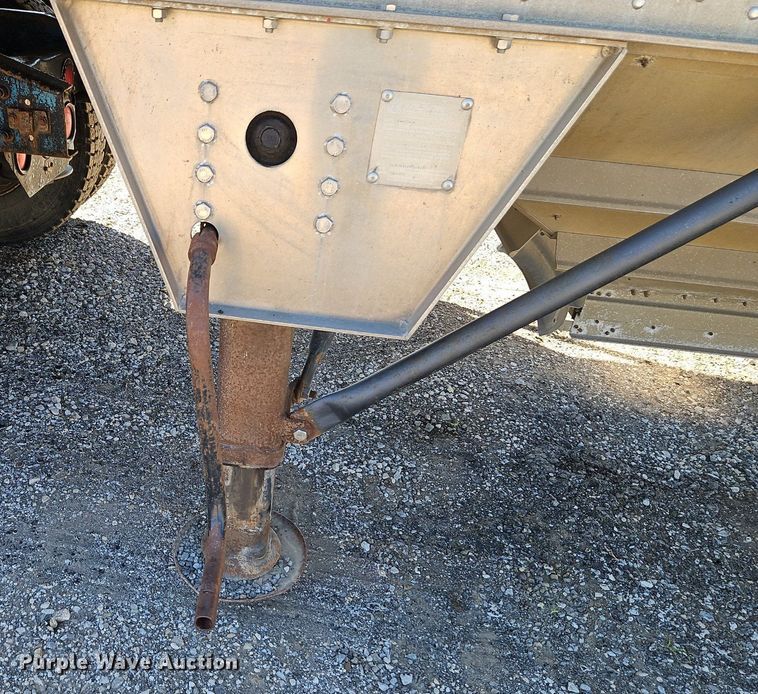 image for item DR8683 1996 Wilson DWH-400 grain trailer