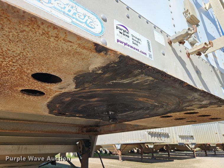 image for item DR8683 1996 Wilson DWH-400 grain trailer