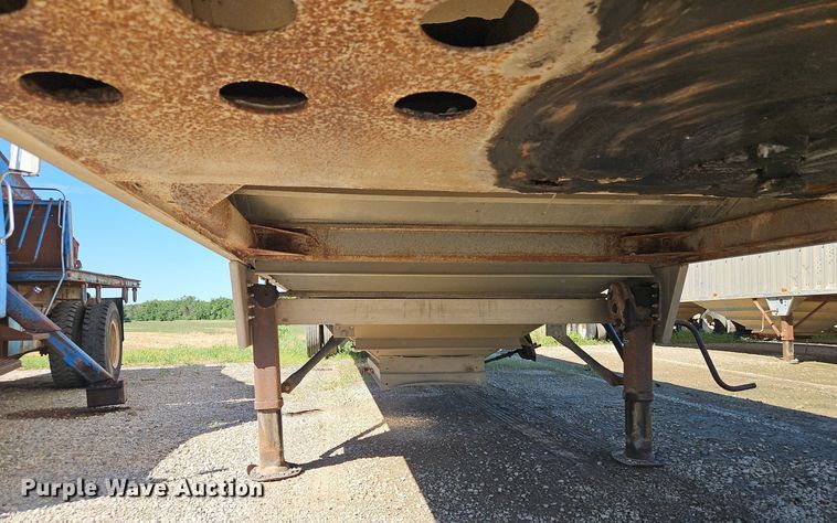 image for item DR8683 1996 Wilson DWH-400 grain trailer