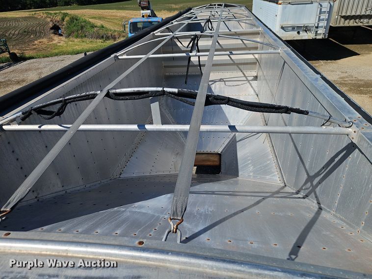 image for item DR8683 1996 Wilson DWH-400 grain trailer