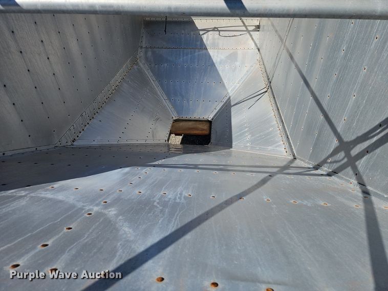 image for item DR8683 1996 Wilson DWH-400 grain trailer